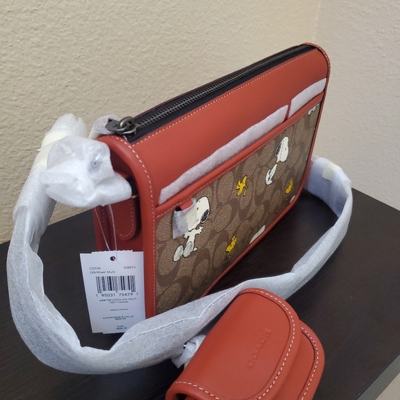 - Coach X Peanuts Heritage Convertible Crossbody In Signature Canvas With… - Picture 9 of 16